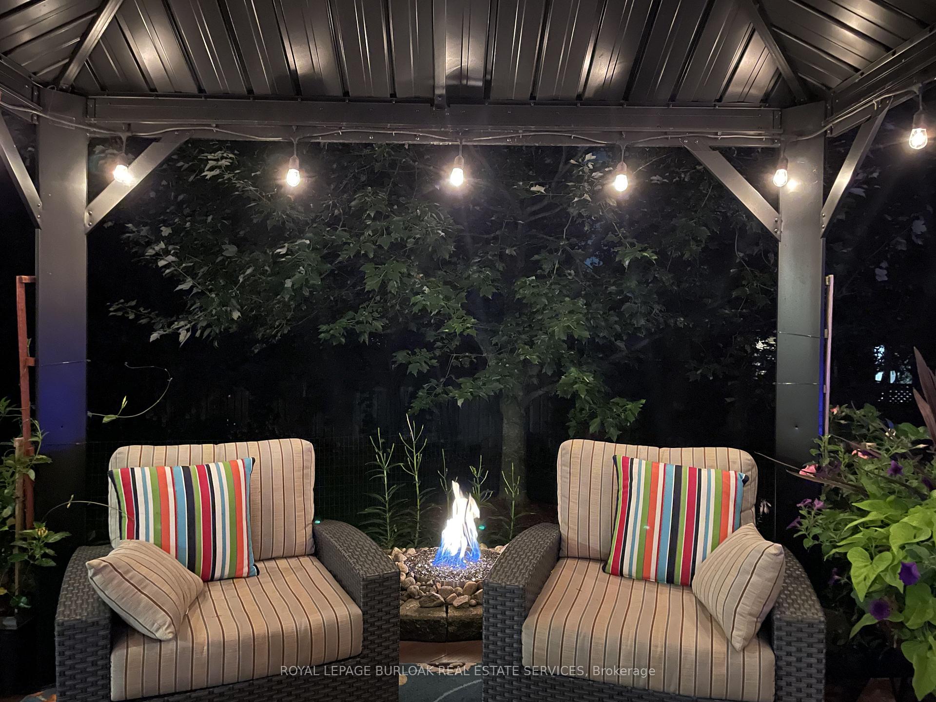 Photo 10 of 16 Arnhem Court, Hamilton, Waterdown — HOMEH
