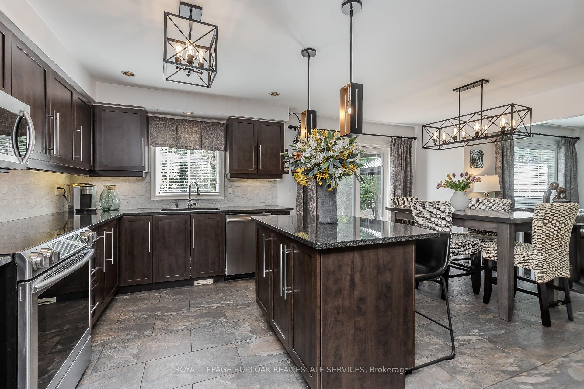 Photo 16 of 16 Arnhem Court, Hamilton, Waterdown — HOMEH