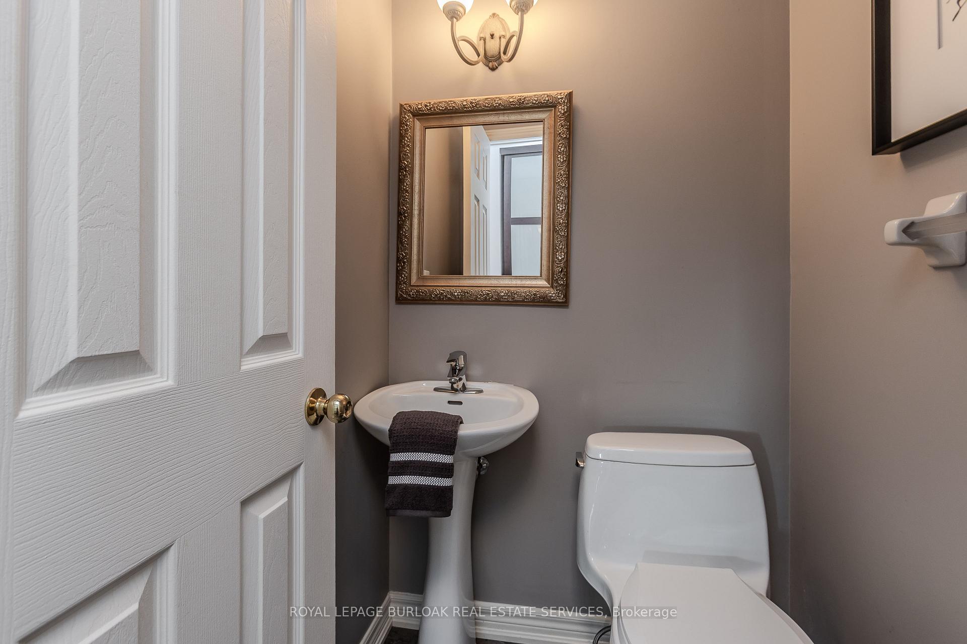 Photo 6 of 16 Arnhem Court, Hamilton, Waterdown — HOMEH