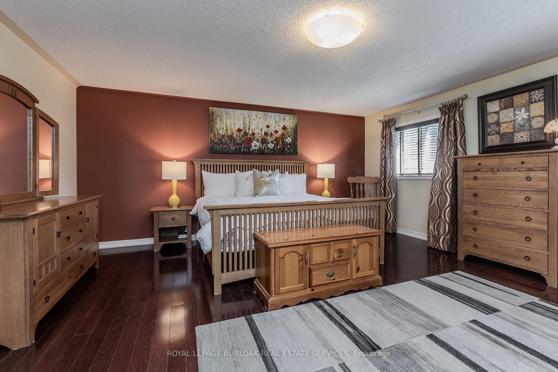 Photo 11 of 16 Arnhem Court, Hamilton, Waterdown — HOMEH
