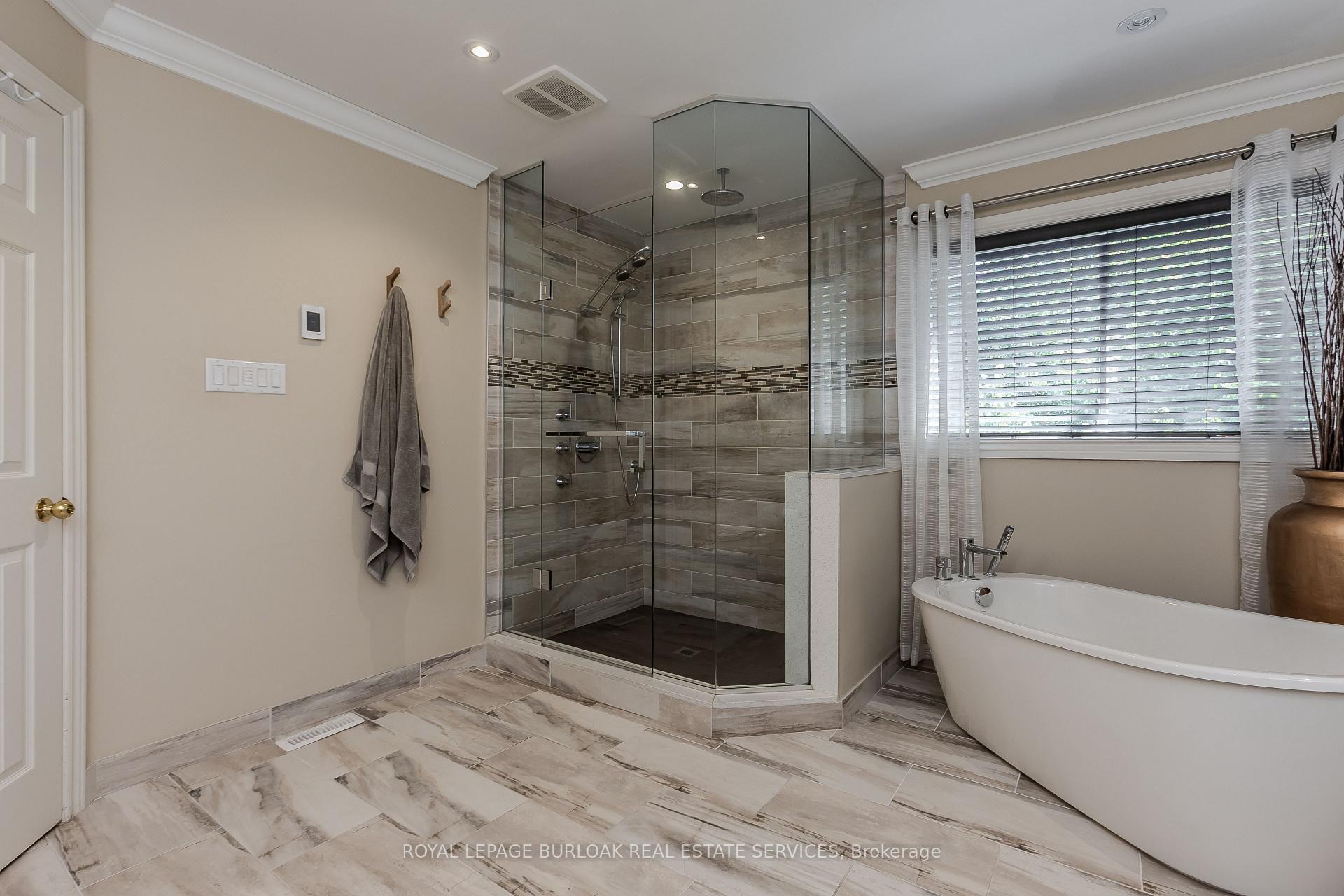 Photo 15 of 16 Arnhem Court, Hamilton, Waterdown — HOMEH
