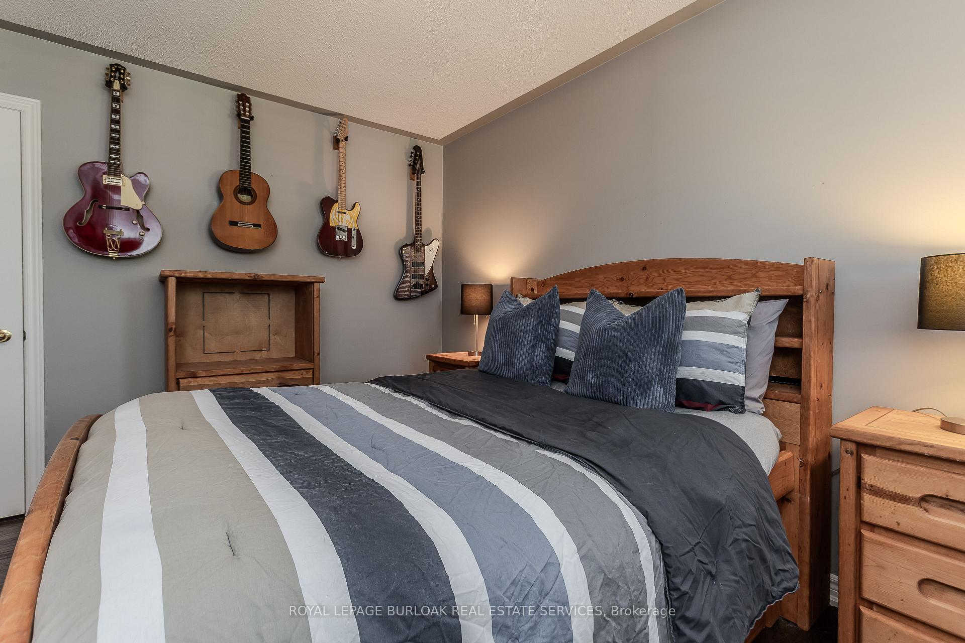 Photo 20 of 16 Arnhem Court, Hamilton, Waterdown — HOMEH