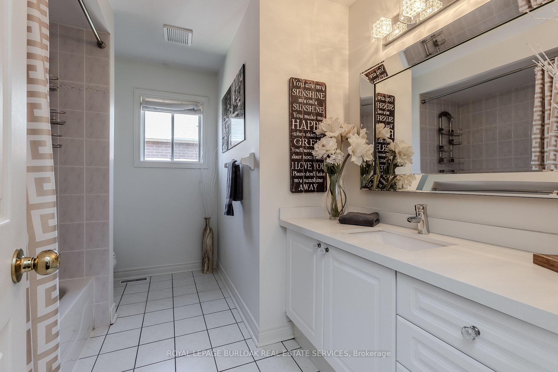Photo 13 of 16 Arnhem Court, Hamilton, Waterdown — HOMEH