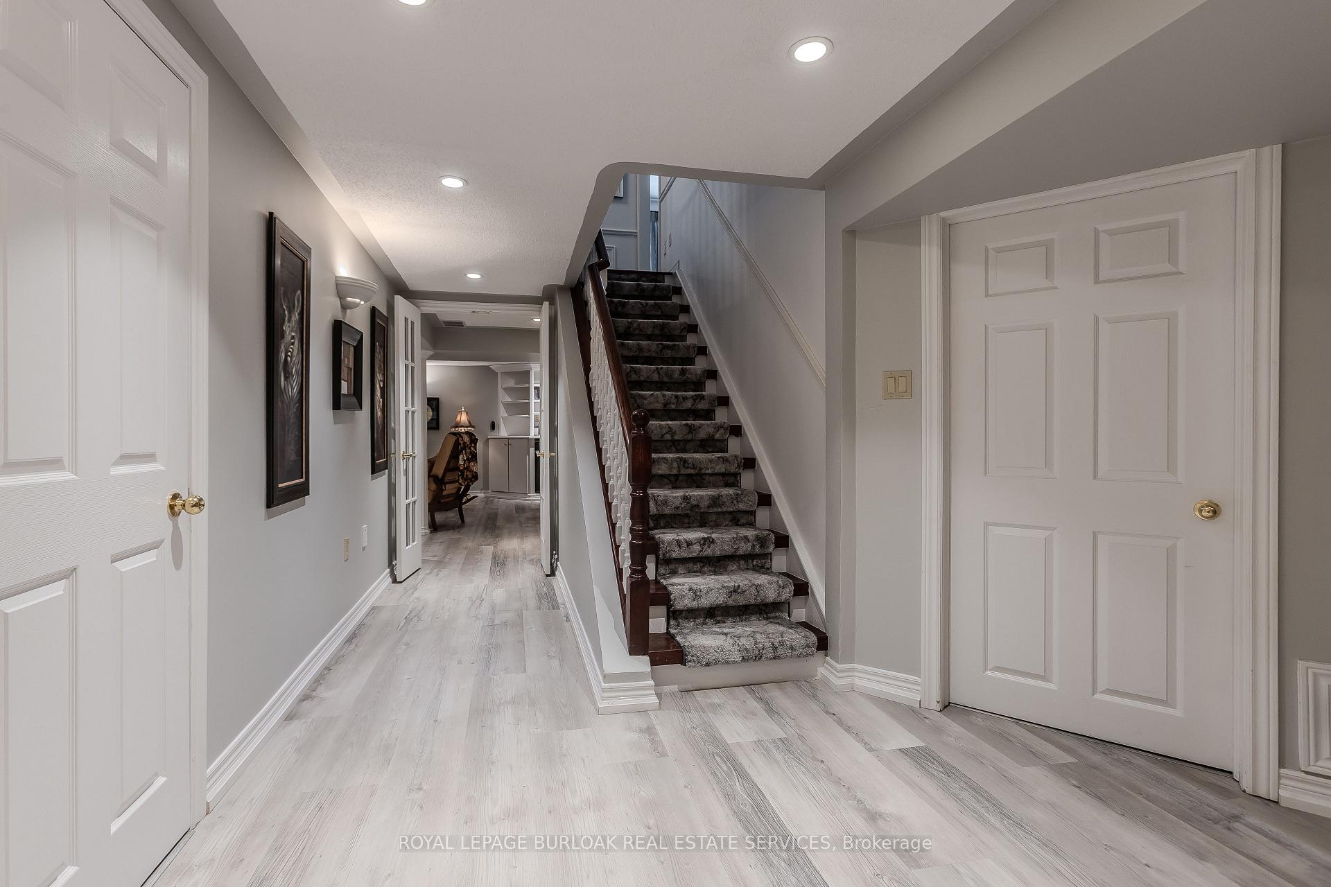 Photo 17 of 16 Arnhem Court, Hamilton, Waterdown — HOMEH