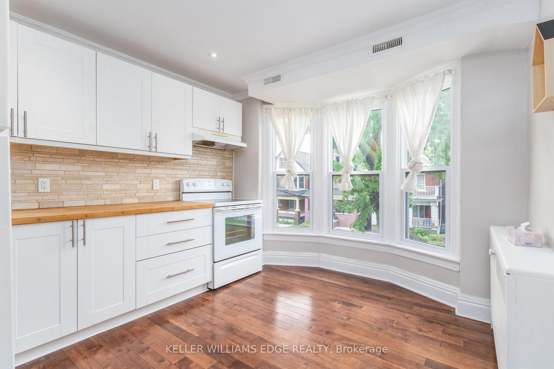 Photo 13 of 20 Barnesdale Avenue N, Hamilton, Stripley — HOMEH