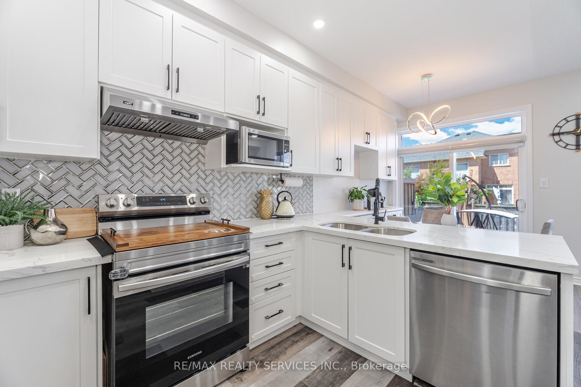 Photo 9 of 10 Martree Crescent, Brampton, Madoc — HOMEH