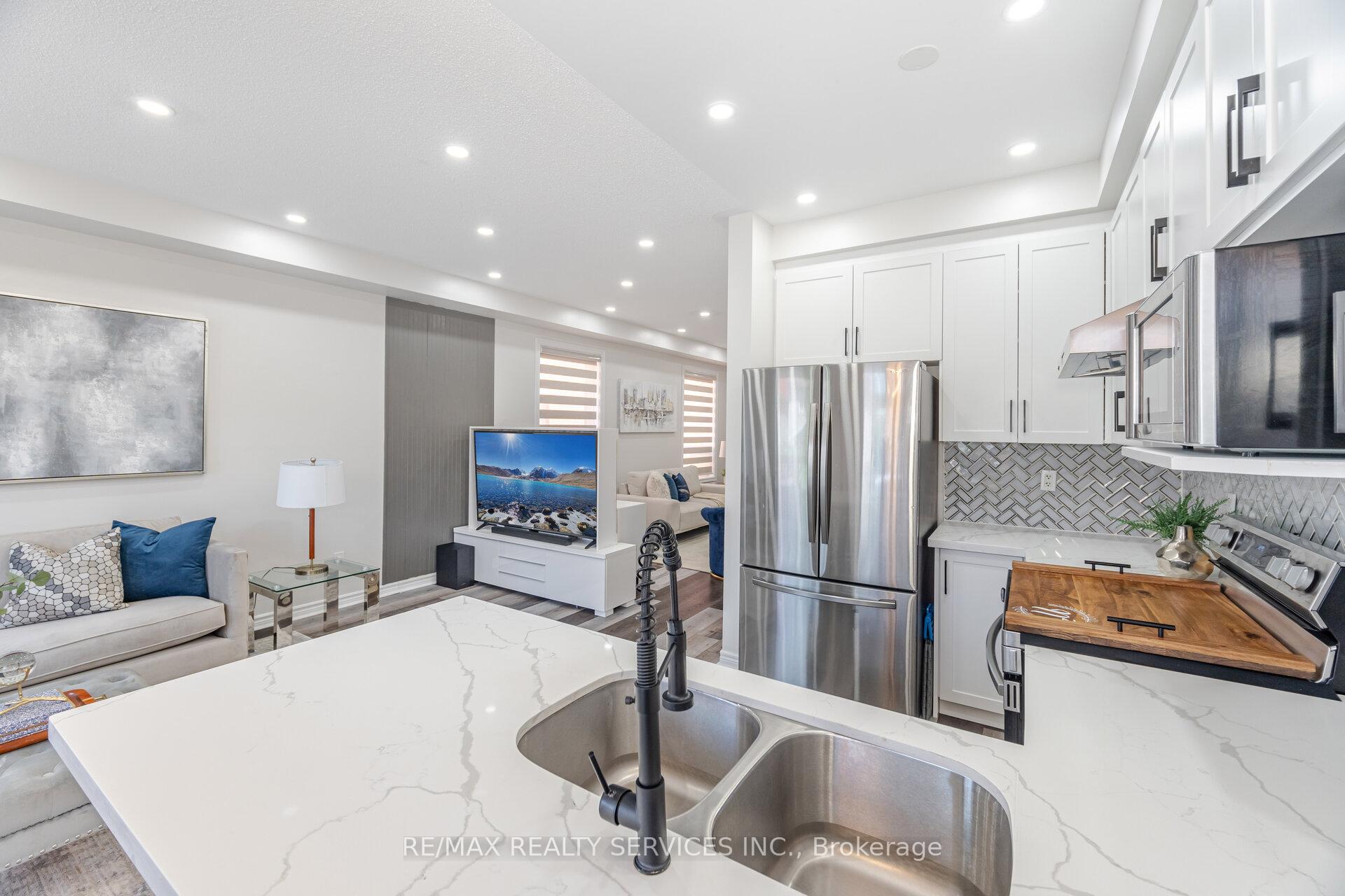 Photo 11 of 10 Martree Crescent, Brampton, Madoc — HOMEH