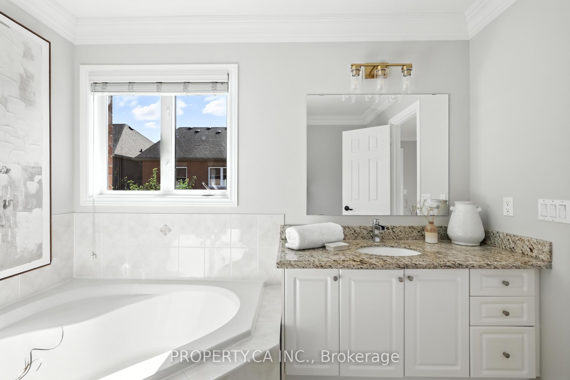 Photo 14 of 150 Derrywood Drive, Vaughan, Patterson — HOMEH