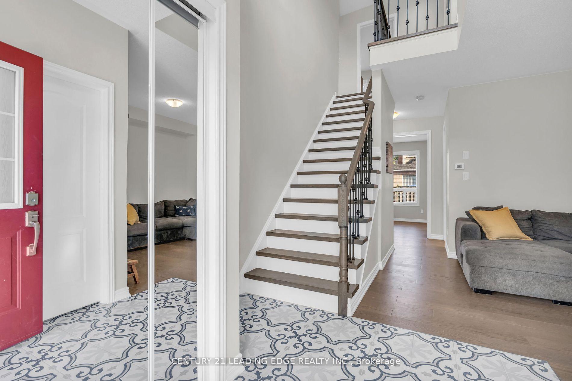 Photo 4 of 288 Kirkvalley Crescent, Aurora, Bayview Wellington — HOMEH