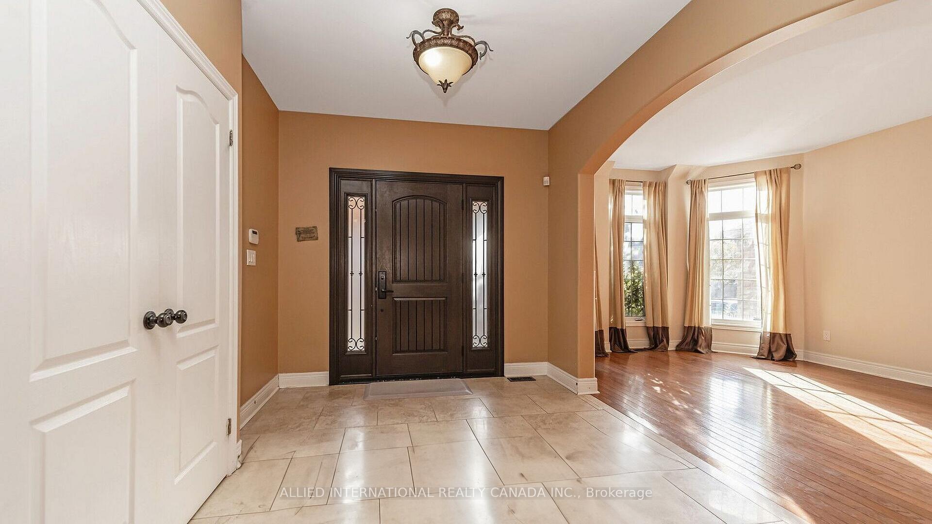 Photo 3 of 67 Saint Hubert Drive, Brampton, Vales of Castlemore North — HOMEH