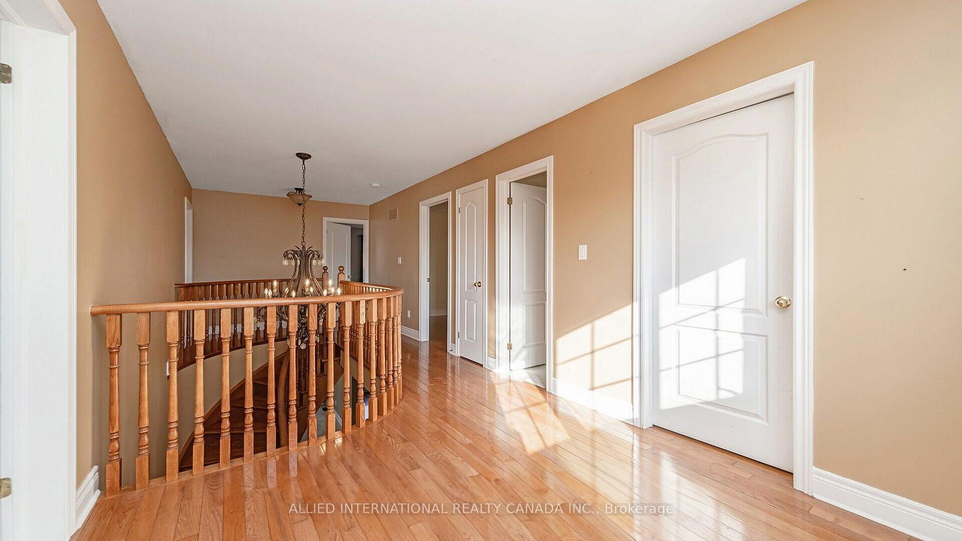 Photo 10 of 67 Saint Hubert Drive, Brampton, Vales of Castlemore North — HOMEH