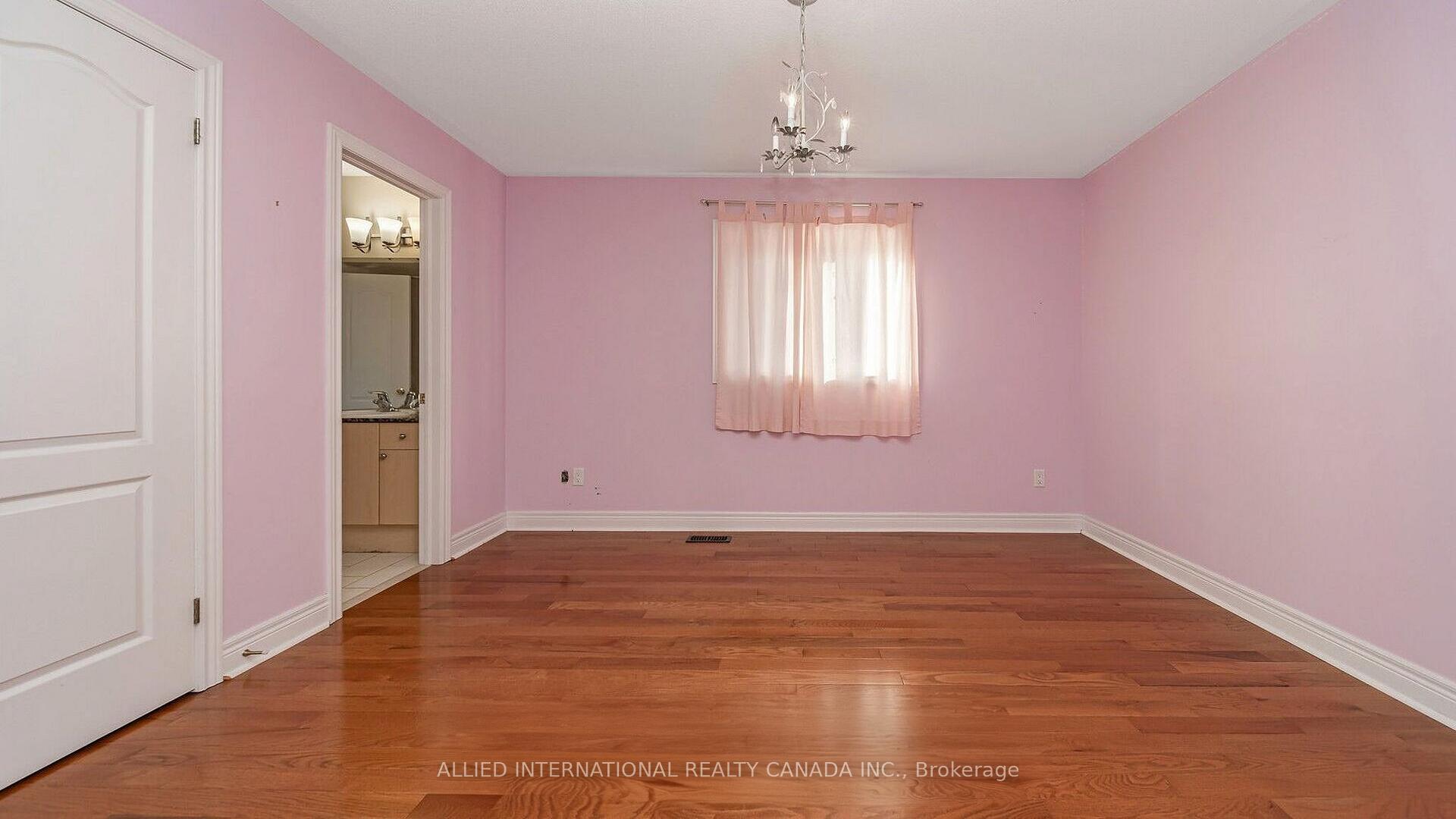 Photo 8 of 67 Saint Hubert Drive, Brampton, Vales of Castlemore North — HOMEH