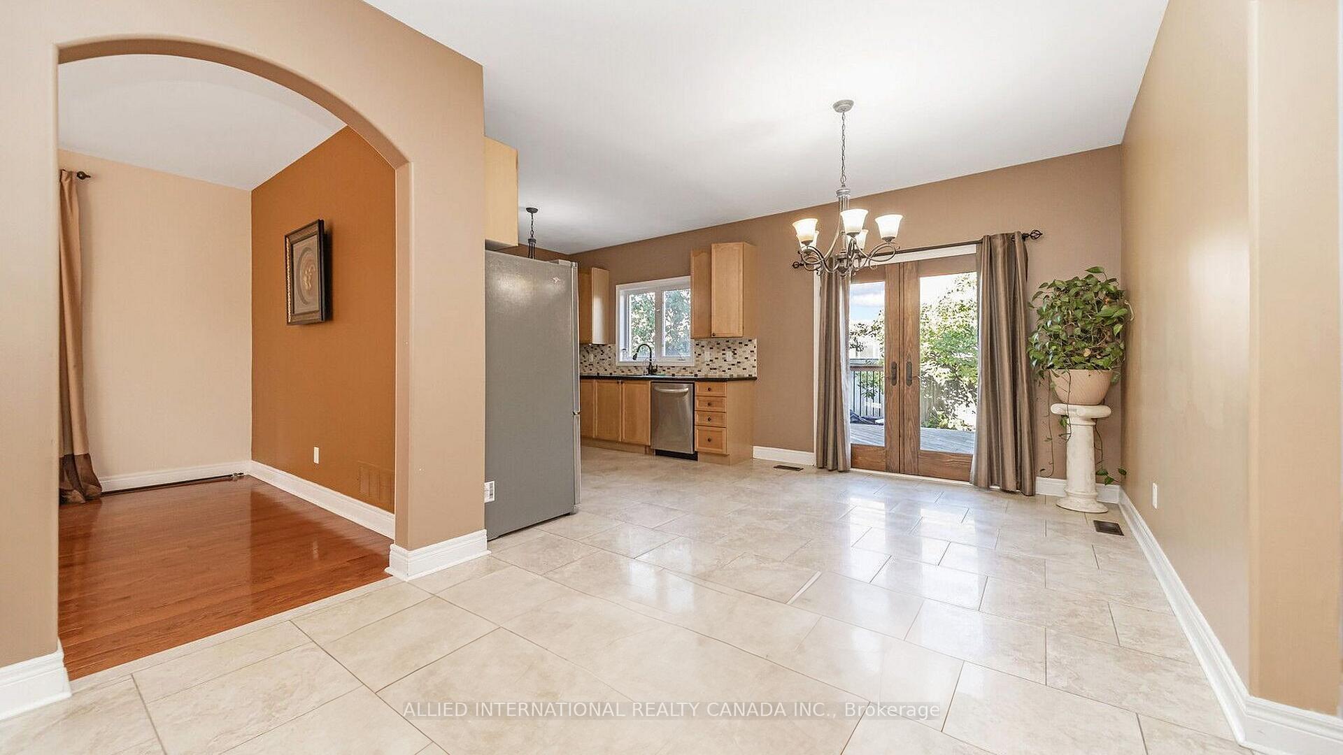 Photo 2 of 67 Saint Hubert Drive, Brampton, Vales of Castlemore North — HOMEH