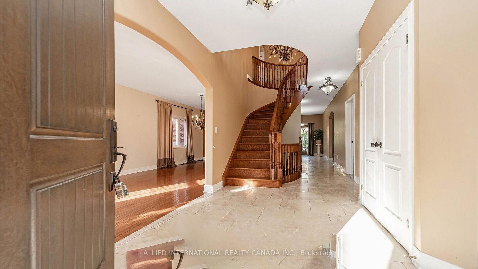 Photo 24 of 67 Saint Hubert Drive, Brampton, Vales of Castlemore North — HOMEH
