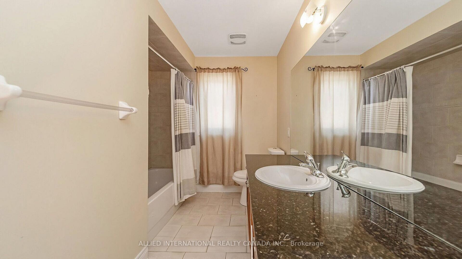 Photo 5 of 67 Saint Hubert Drive, Brampton, Vales of Castlemore North — HOMEH
