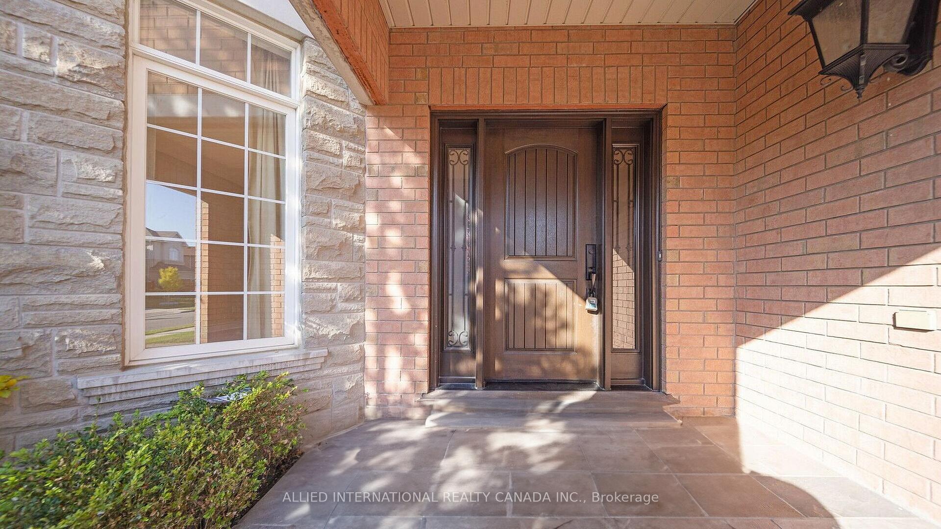 Photo 20 of 67 Saint Hubert Drive, Brampton, Vales of Castlemore North — HOMEH
