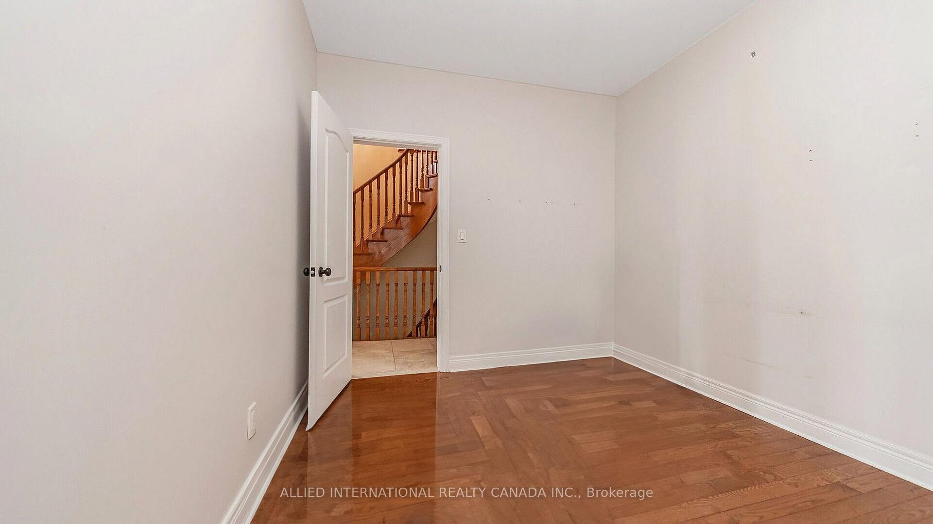 Photo 17 of 67 Saint Hubert Drive, Brampton, Vales of Castlemore North — HOMEH