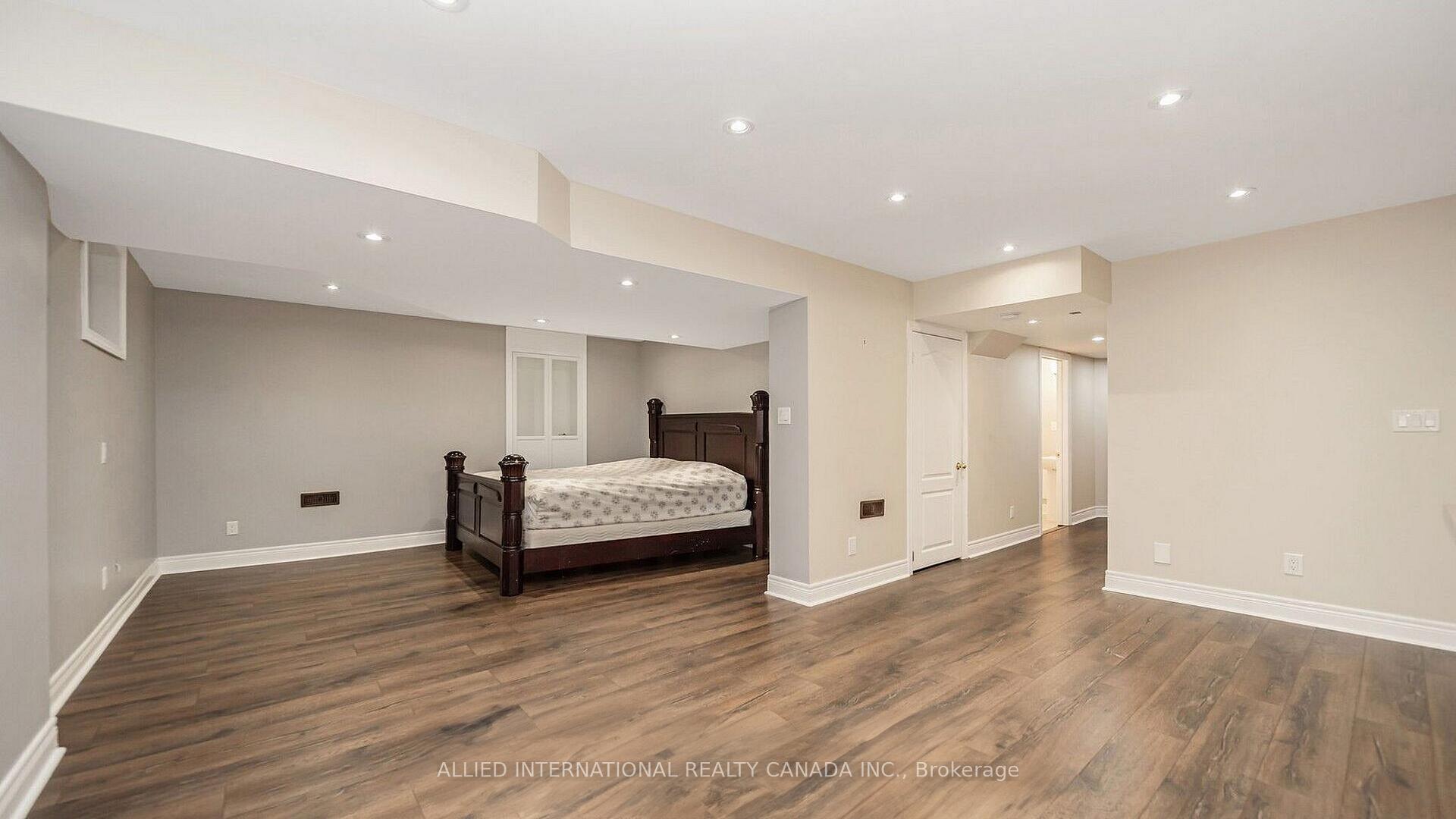 Photo 27 of 67 Saint Hubert Drive, Brampton, Vales of Castlemore North — HOMEH