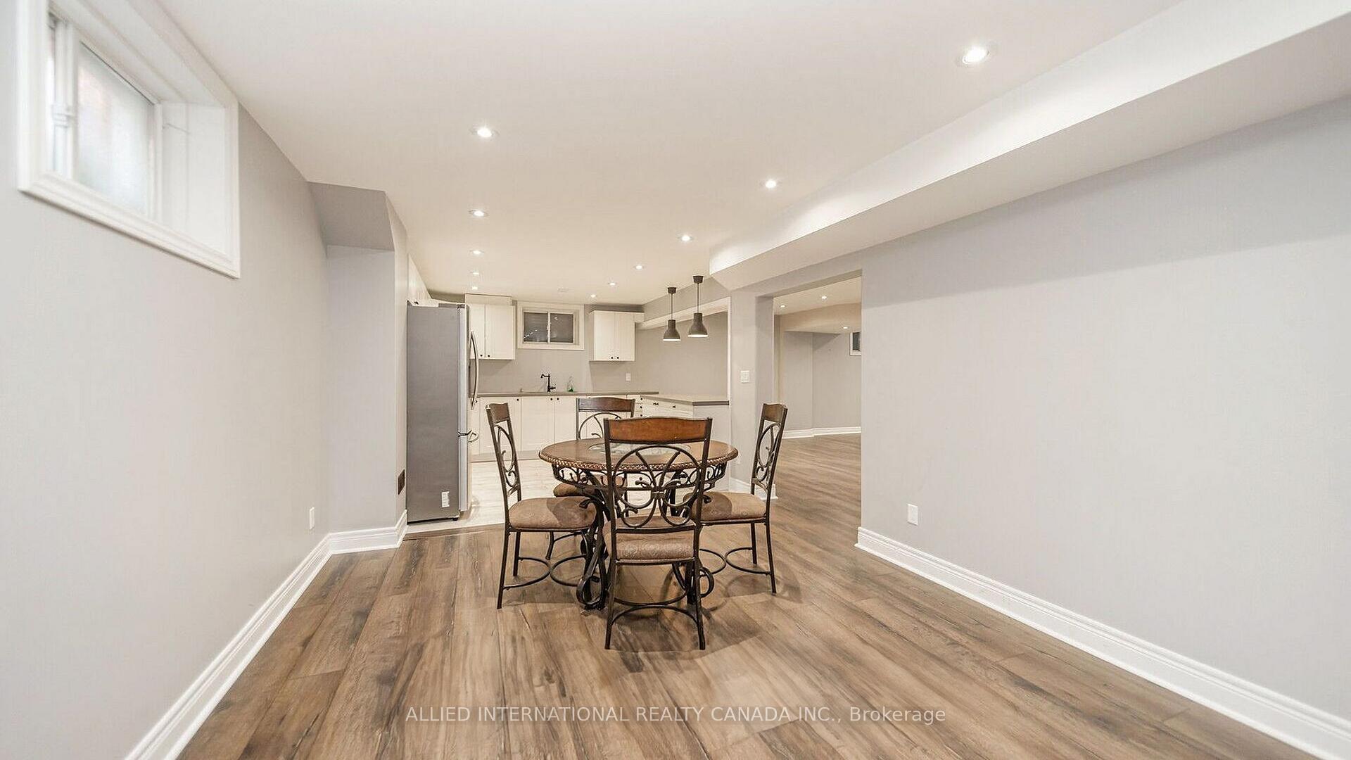 Photo 23 of 67 Saint Hubert Drive, Brampton, Vales of Castlemore North — HOMEH