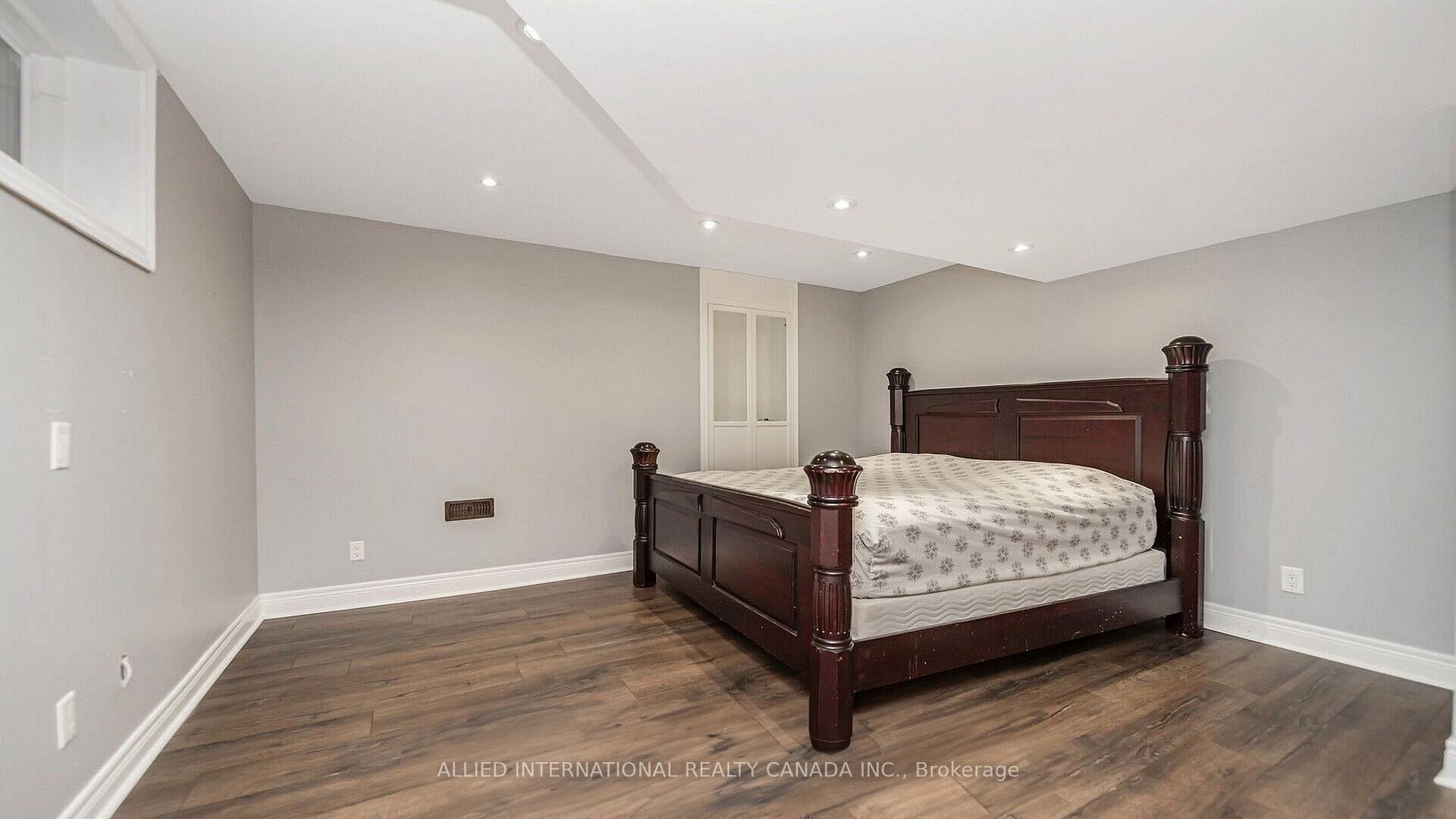 Photo 22 of 67 Saint Hubert Drive, Brampton, Vales of Castlemore North — HOMEH
