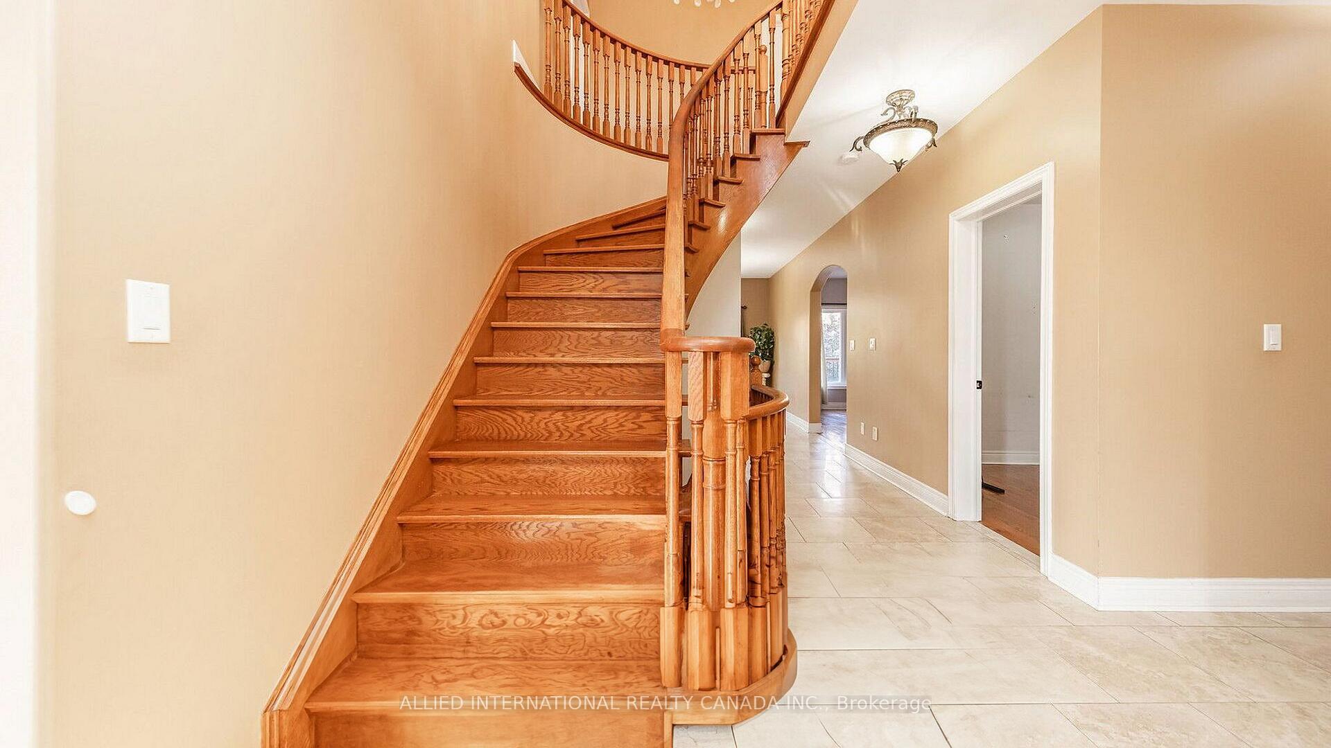 Photo 34 of 67 Saint Hubert Drive, Brampton, Vales of Castlemore North — HOMEH