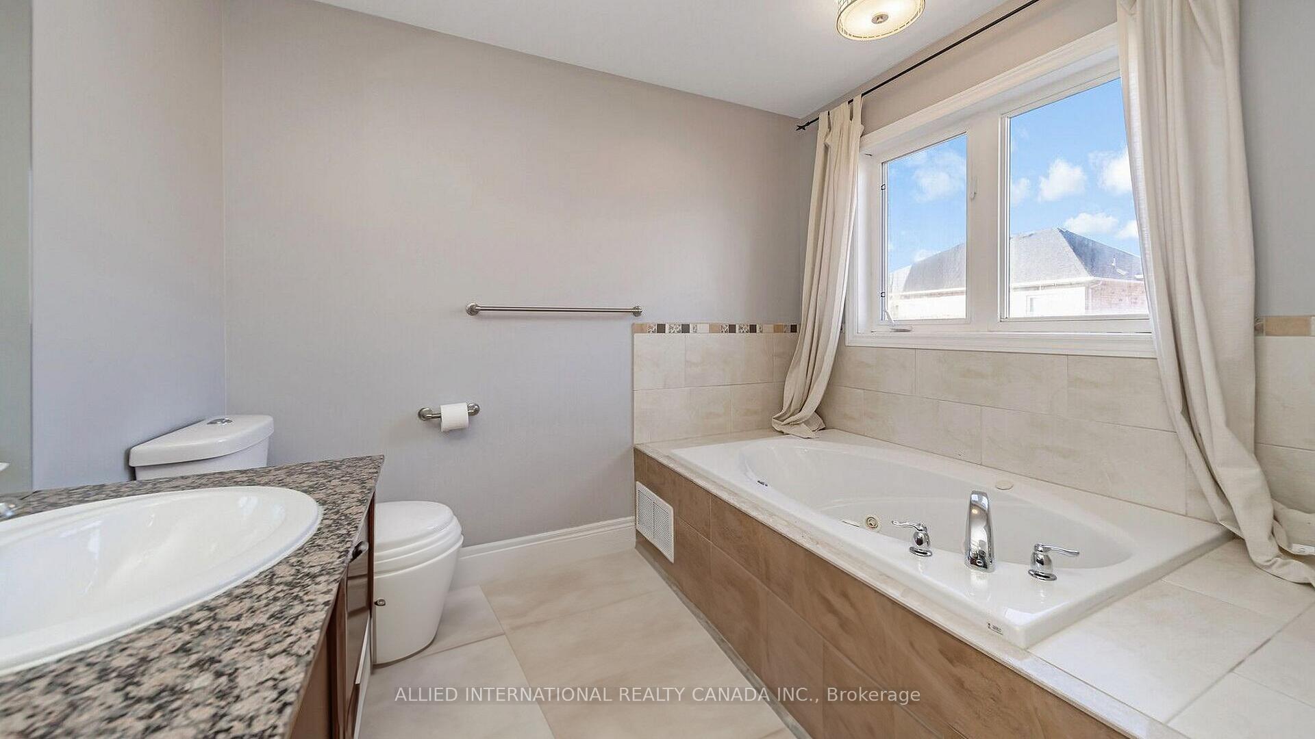 Photo 33 of 67 Saint Hubert Drive, Brampton, Vales of Castlemore North — HOMEH
