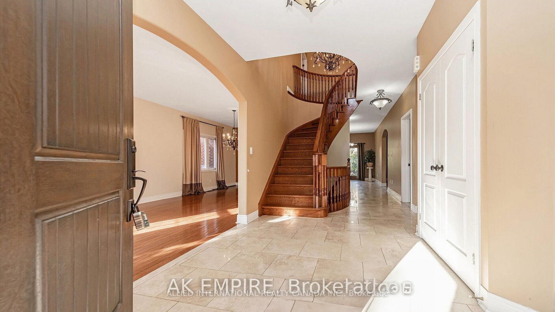 Photo 31 of 67 Saint Hubert Drive, Brampton, Vales of Castlemore North — HOMEH