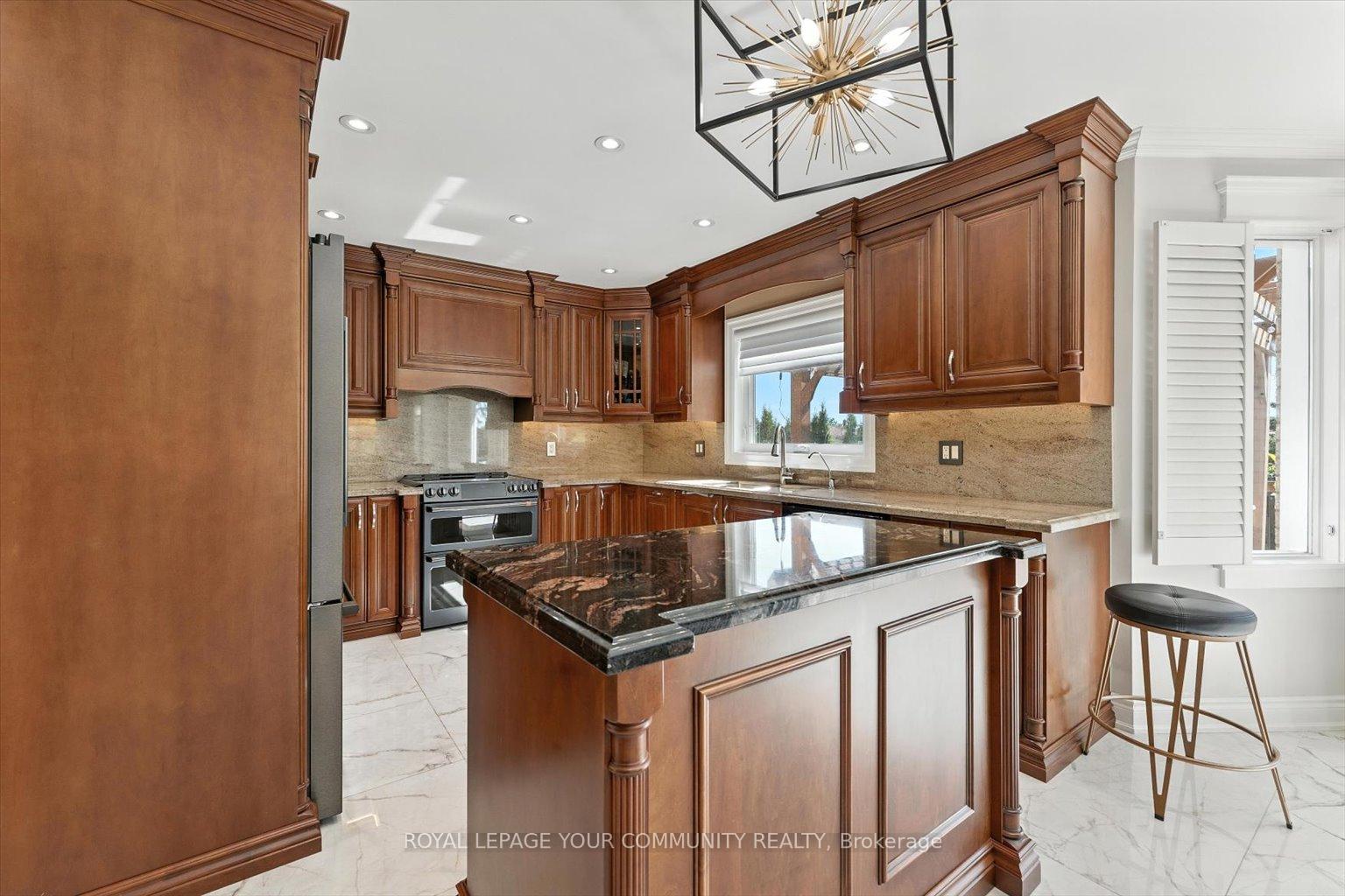 Photo 17 of 196 Mapes Avenue, Vaughan, West Woodbridge — HOMEH