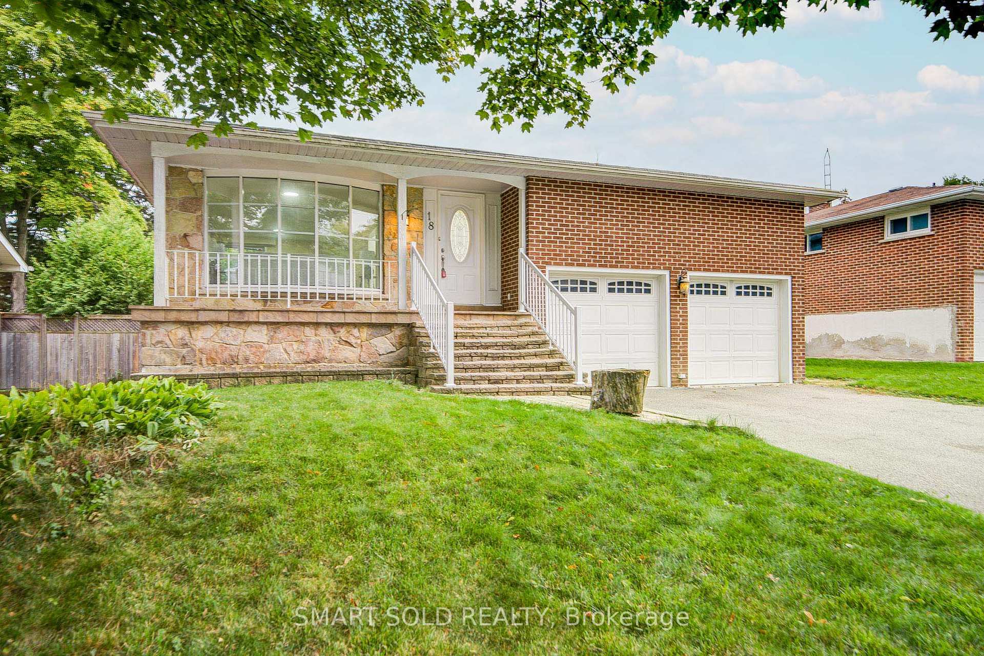 Photo 2 of 18 Shady Lane Crescent, Markham, Royal Orchard — HOMEH
