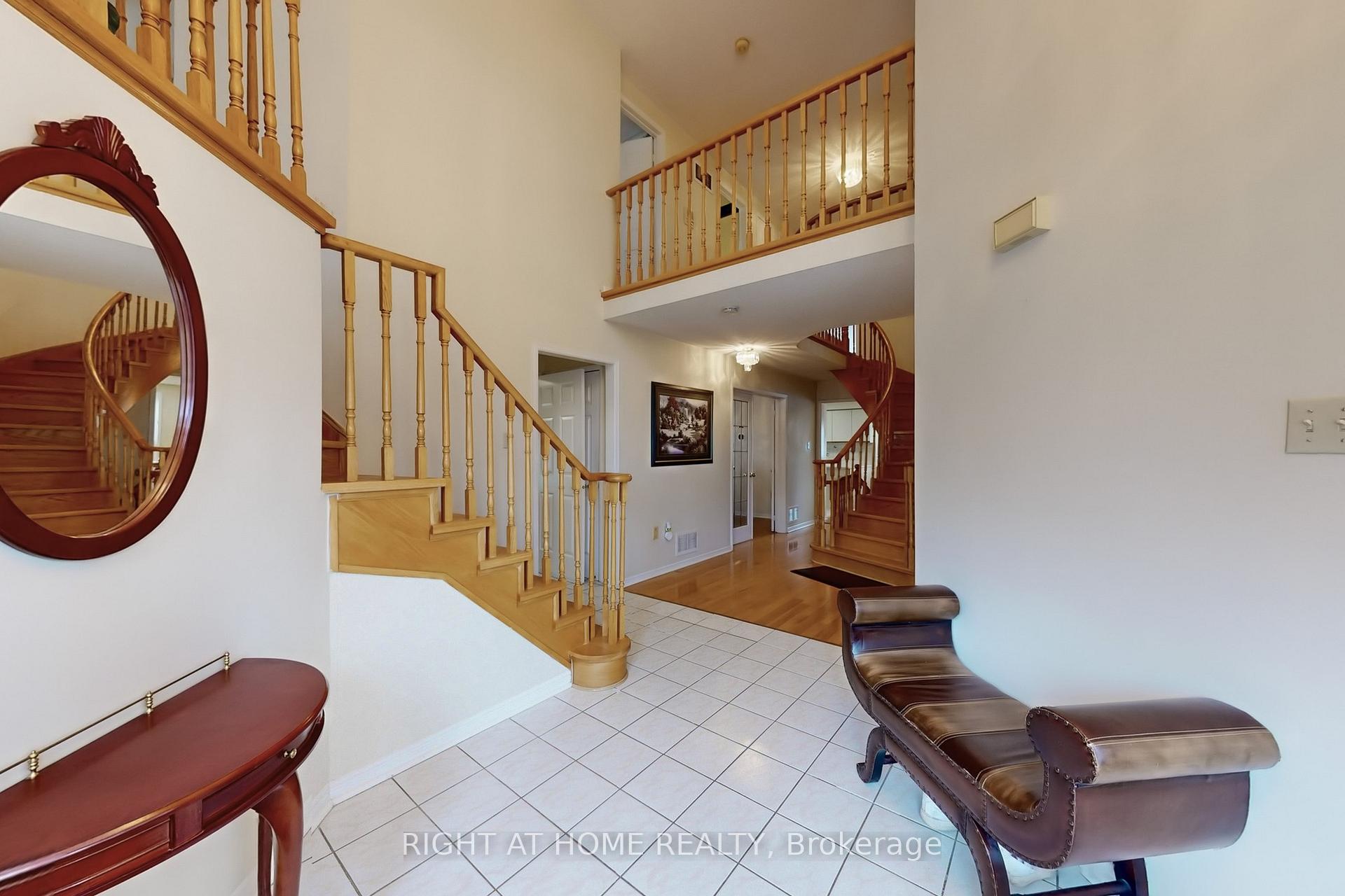 Photo 10 of 23 Duggan Drive, Brampton, Fletcher's West — HOMEH