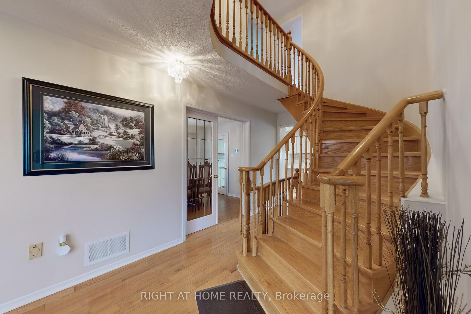 Photo 8 of 23 Duggan Drive, Brampton, Fletcher's West — HOMEH