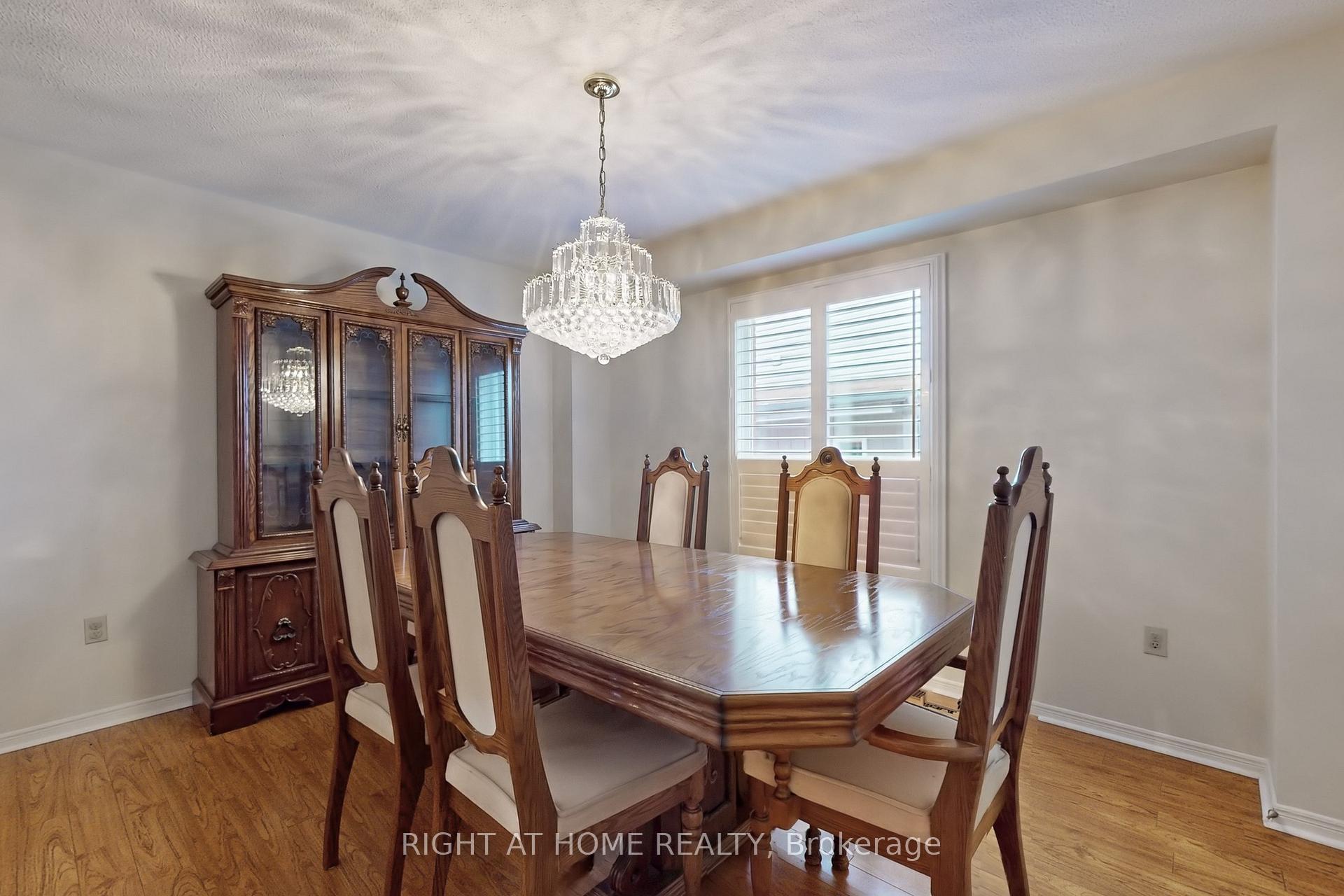 Photo 16 of 23 Duggan Drive, Brampton, Fletcher's West — HOMEH