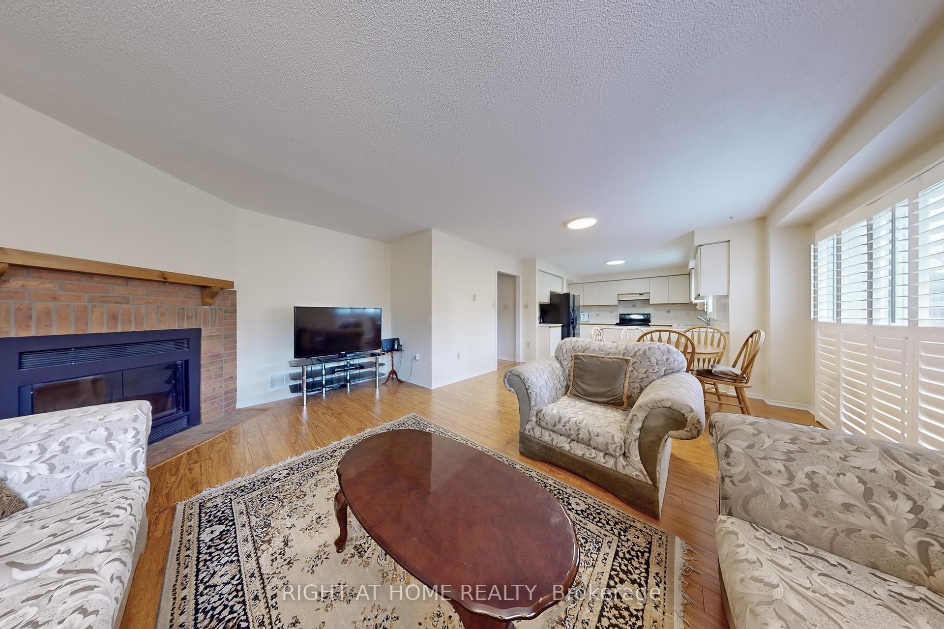 Photo 17 of 23 Duggan Drive, Brampton, Fletcher's West — HOMEH