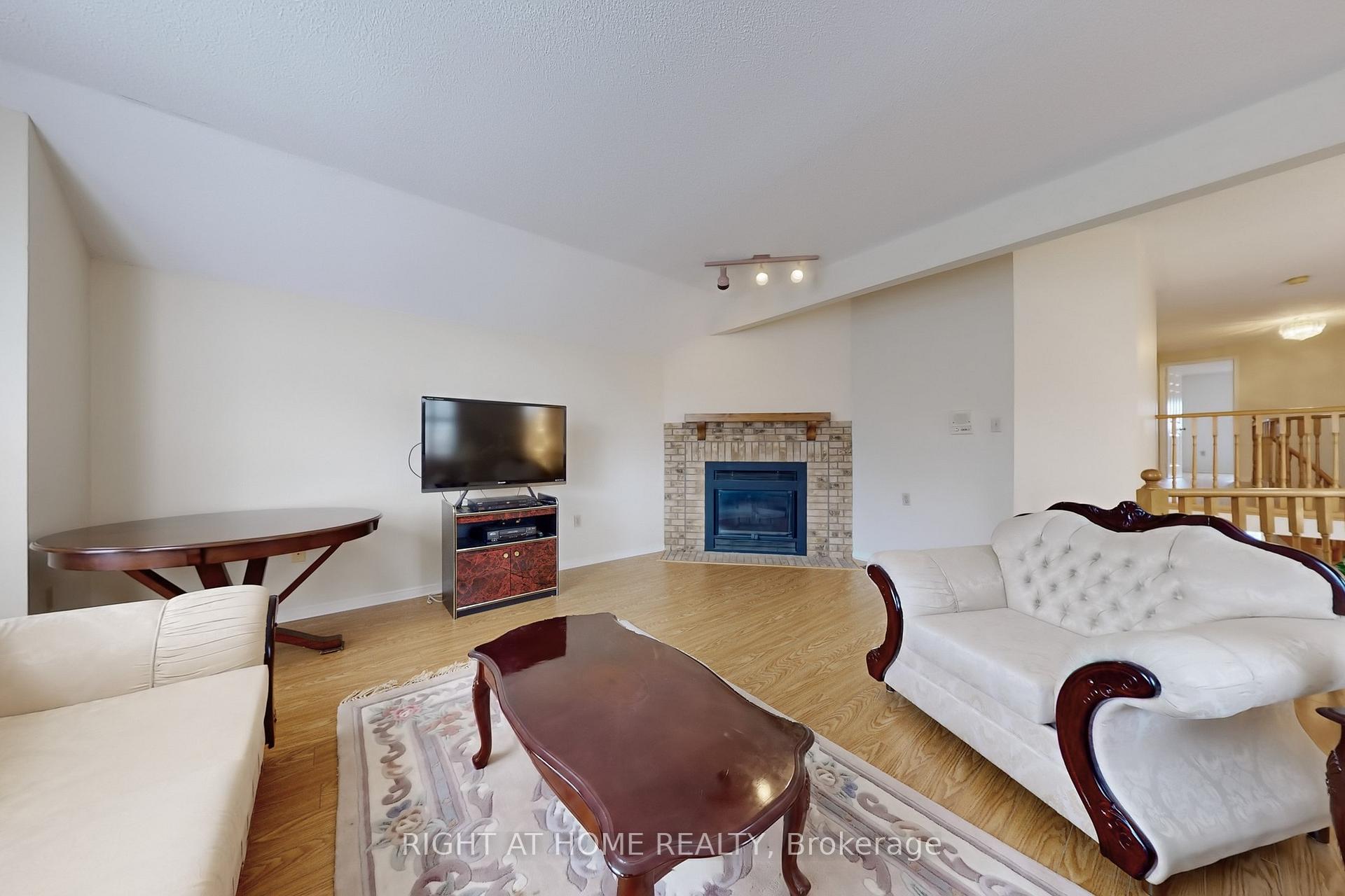 Photo 20 of 23 Duggan Drive, Brampton, Fletcher's West — HOMEH