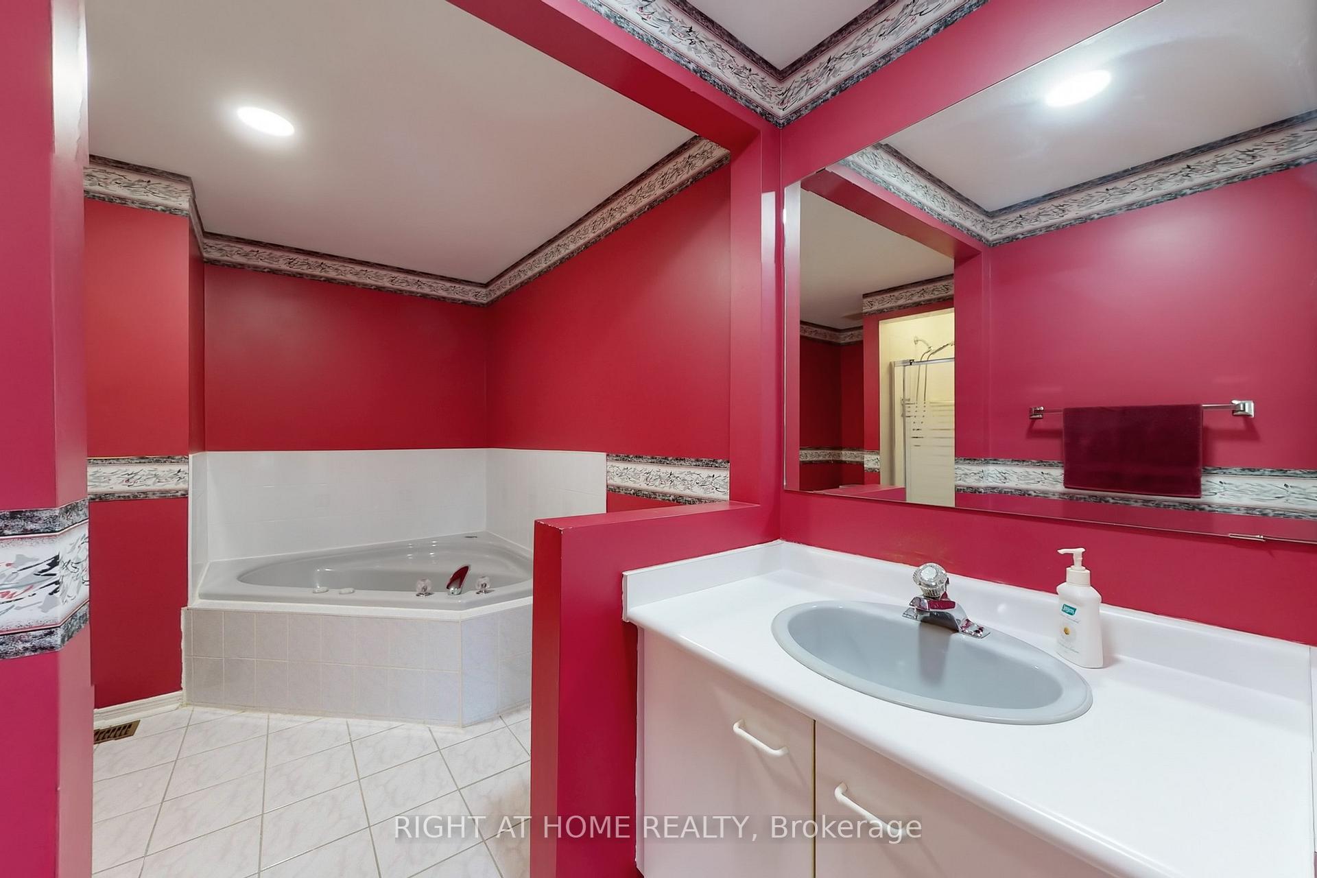 Photo 21 of 23 Duggan Drive, Brampton, Fletcher's West — HOMEH