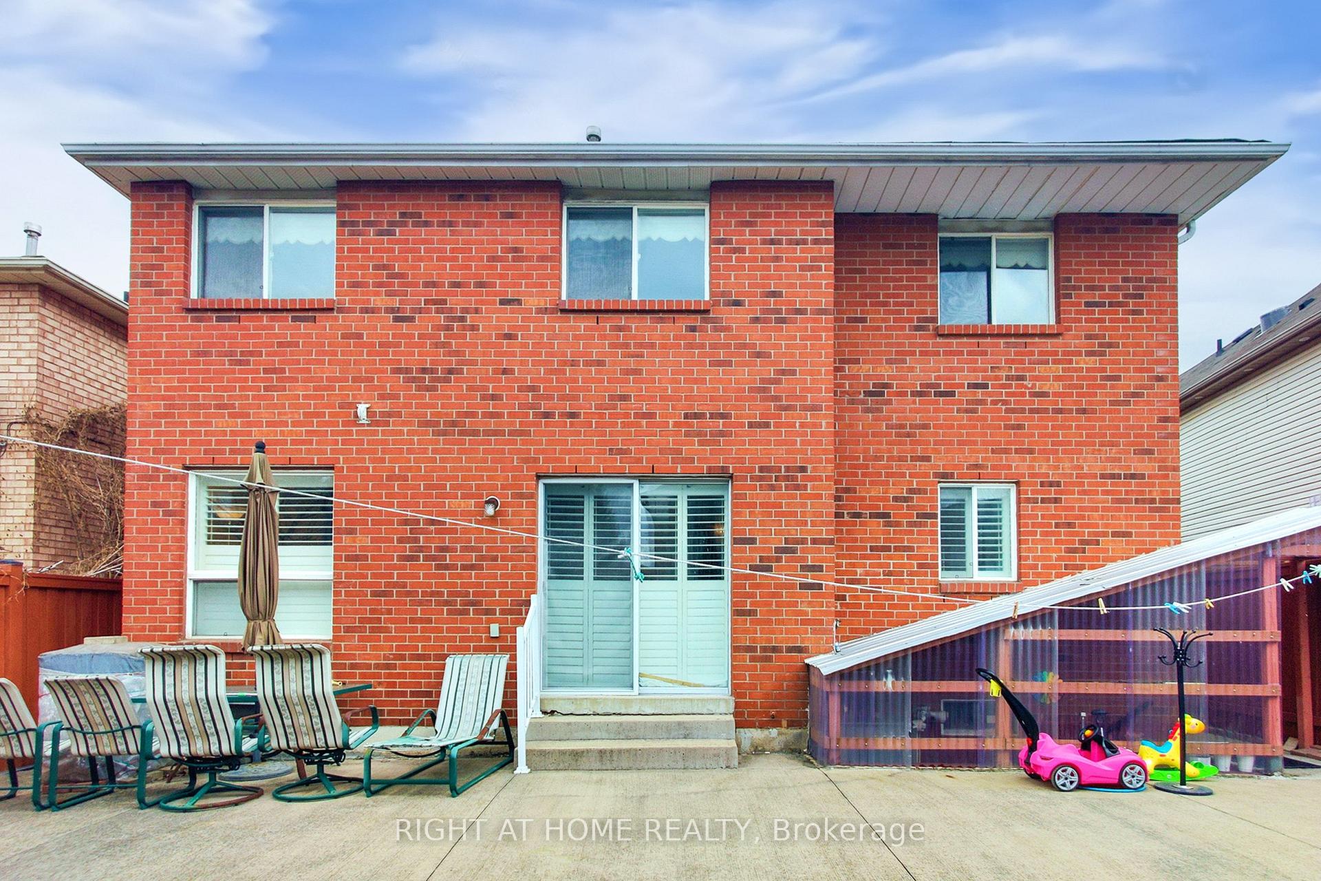 Photo 34 of 23 Duggan Drive, Brampton, Fletcher's West — HOMEH