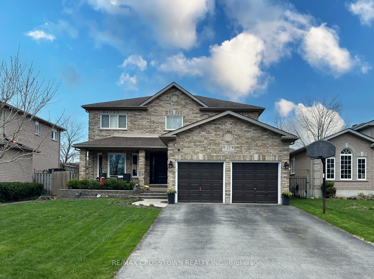 Photo 3 of 19 Allsop Crescent, Barrie, Holly — HOMEH