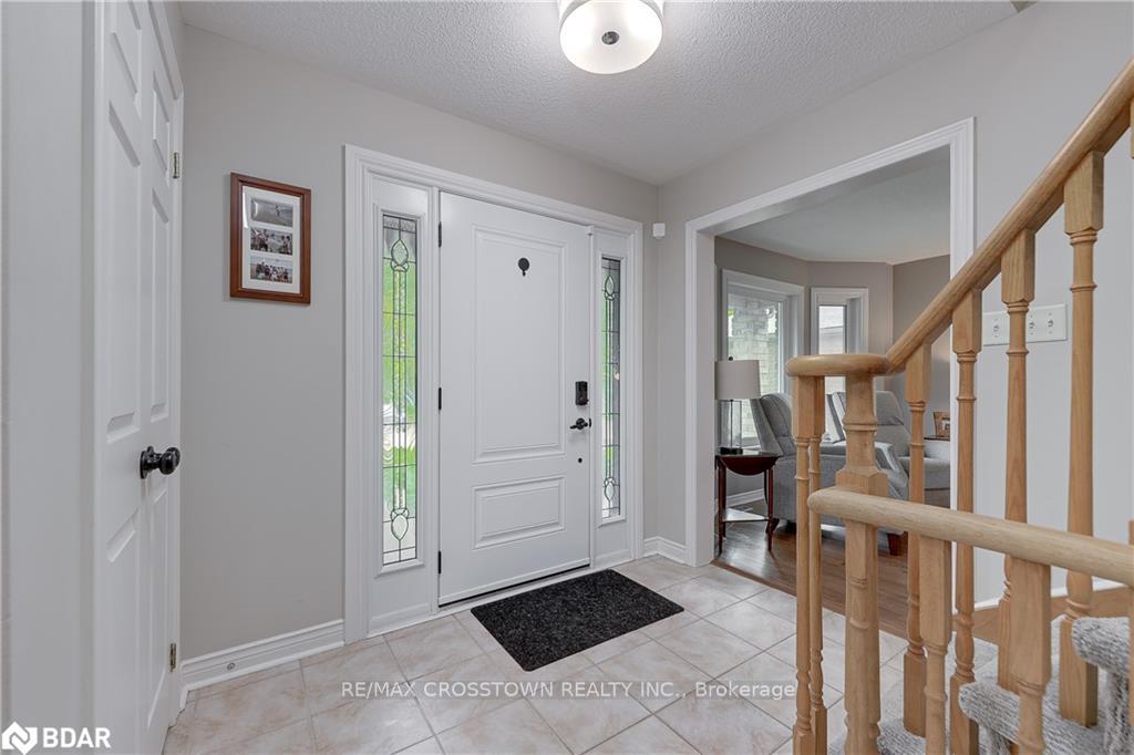 Photo 6 of 19 Allsop Crescent, Barrie, Holly — HOMEH
