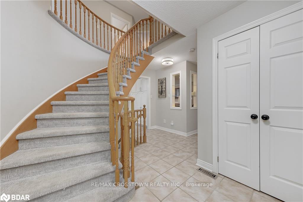 Photo 8 of 19 Allsop Crescent, Barrie, Holly — HOMEH