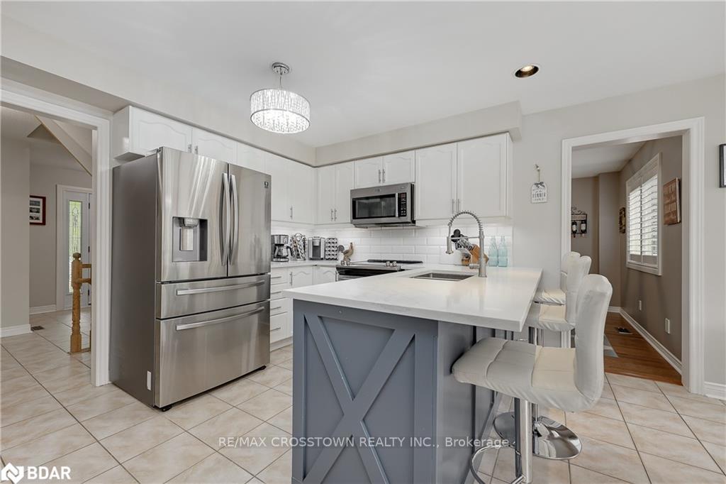 Photo 10 of 19 Allsop Crescent, Barrie, Holly — HOMEH
