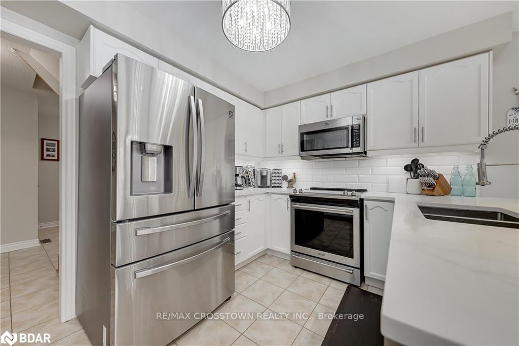 Photo 11 of 19 Allsop Crescent, Barrie, Holly — HOMEH