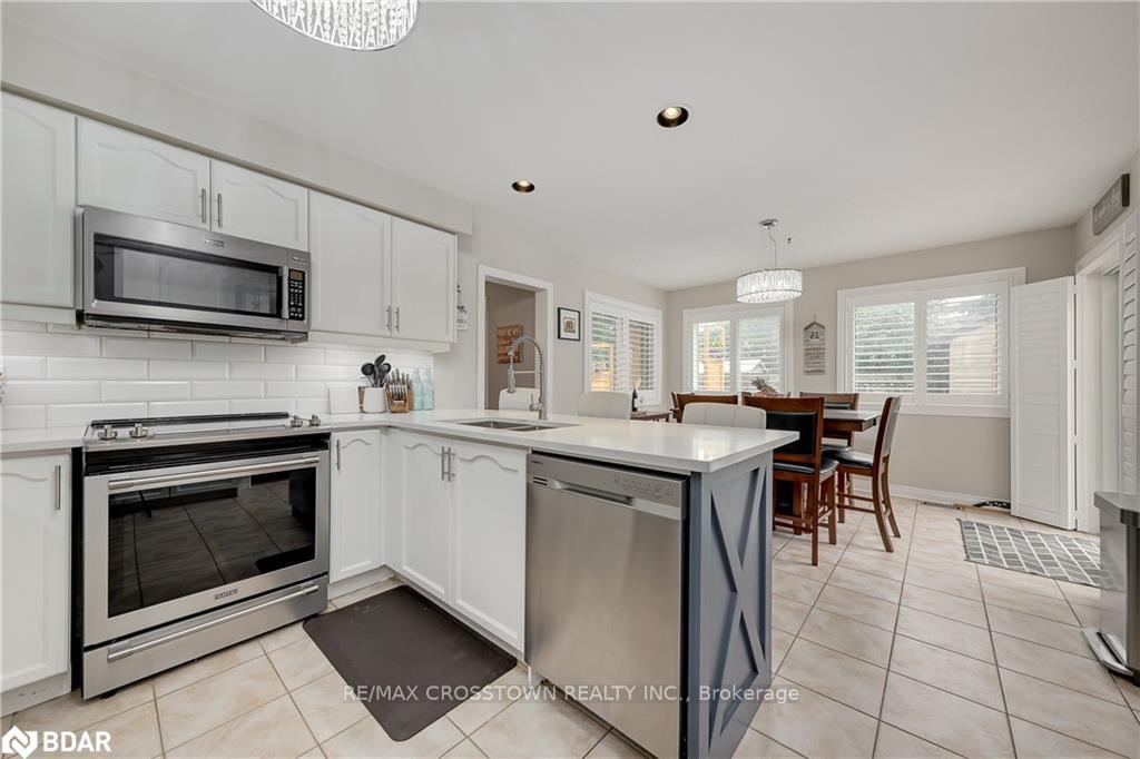 Photo 15 of 19 Allsop Crescent, Barrie, Holly — HOMEH