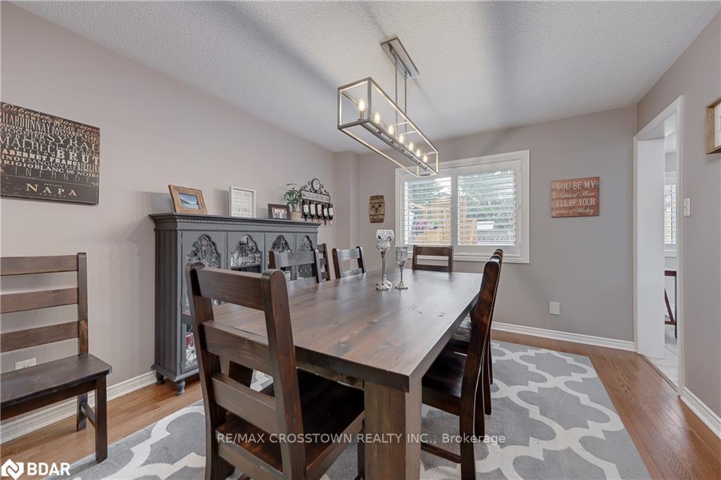 Photo 17 of 19 Allsop Crescent, Barrie, Holly — HOMEH