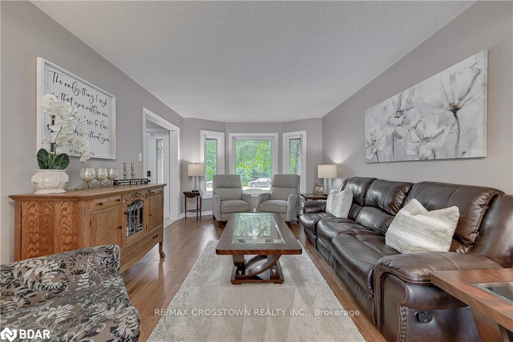 Photo 20 of 19 Allsop Crescent, Barrie, Holly — HOMEH