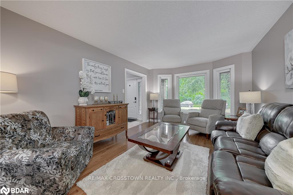 Photo 24 of 19 Allsop Crescent, Barrie, Holly — HOMEH
