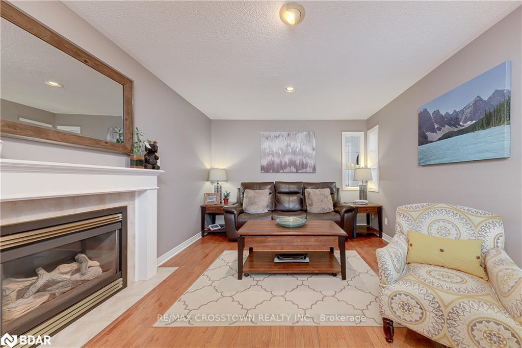 Photo 23 of 19 Allsop Crescent, Barrie, Holly — HOMEH