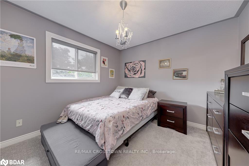 Photo 31 of 19 Allsop Crescent, Barrie, Holly — HOMEH
