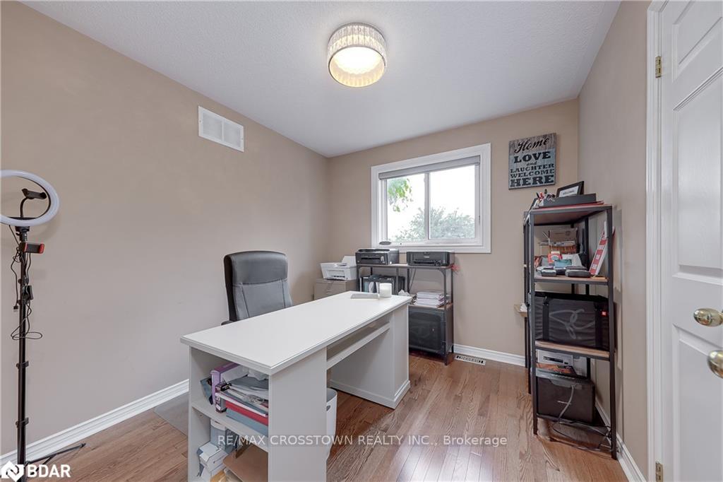 Photo 30 of 19 Allsop Crescent, Barrie, Holly — HOMEH