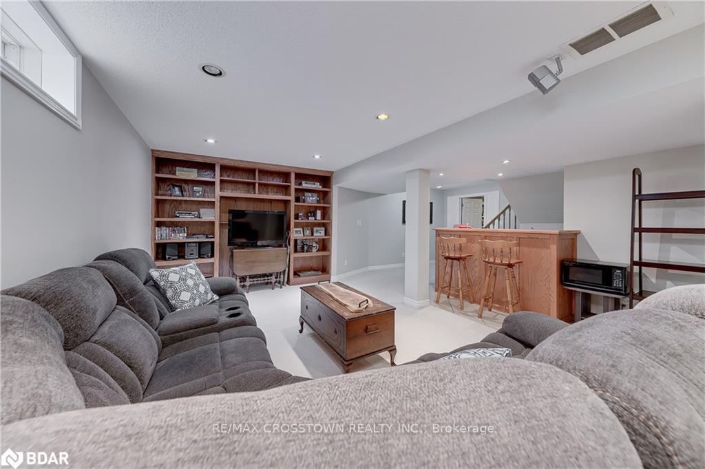 Photo 35 of 19 Allsop Crescent, Barrie, Holly — HOMEH