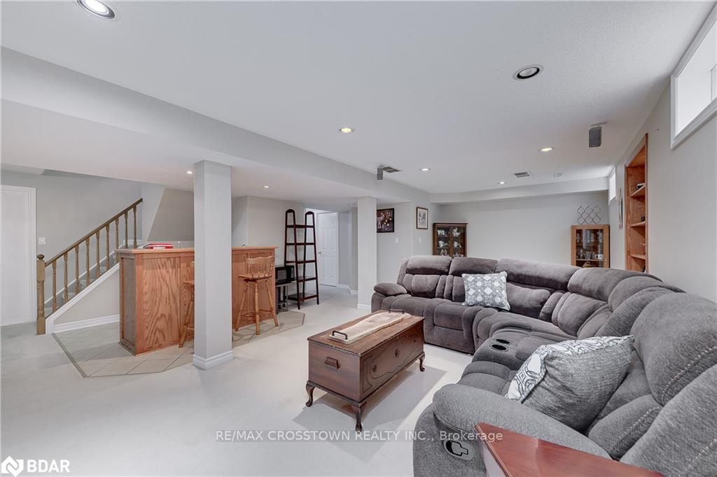 Photo 36 of 19 Allsop Crescent, Barrie, Holly — HOMEH